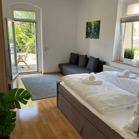 Leuben - Stylisch - Balkon - Kueche Lejlighed