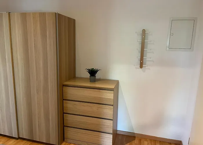 Leuben - Stylisch - Balkon - Küche Apartamento *